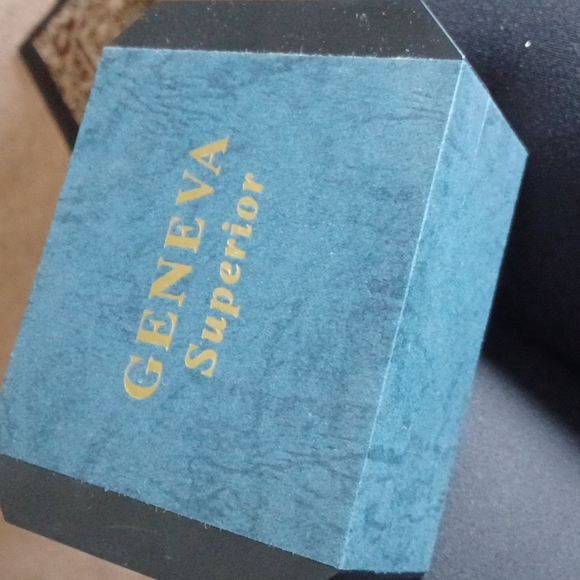 Brand new 2 watch comes with box special ✨️ - Picture 6 of 9